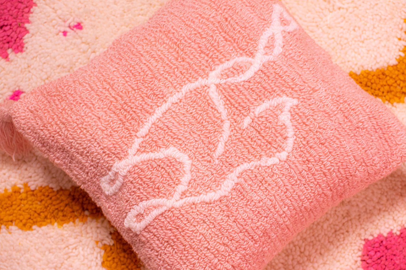 Pinky Mimosa Kitty Cat - Punch Needle Cushion Cover - TripingLH